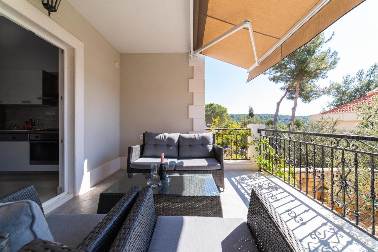 Villa Sun Garden - 4 Star Villa With Heated Swimming Pool, Quiet Bay, Bbq, 50M From The Sea Милна Екстер'єр фото