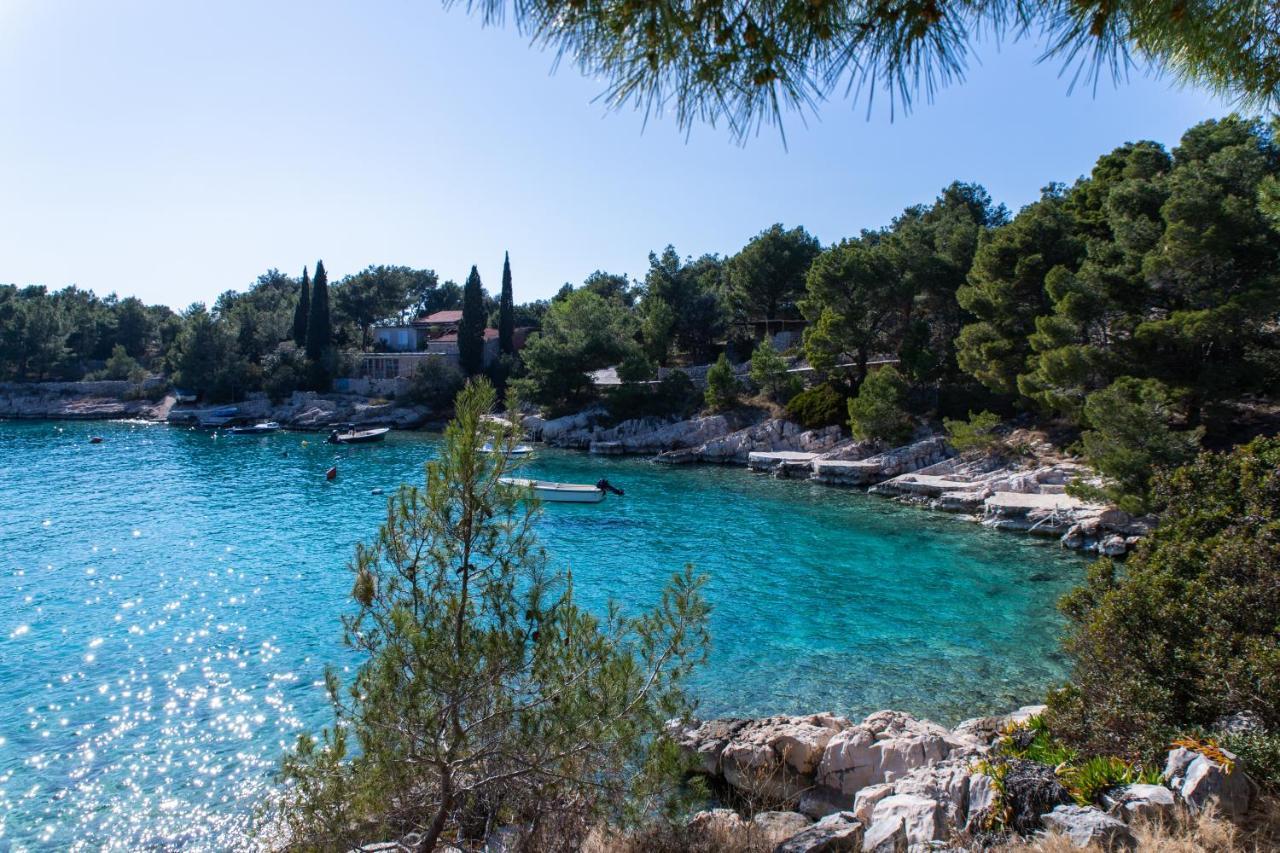 Villa Sun Garden - 4 Star Villa With Heated Swimming Pool, Quiet Bay, Bbq, 50M From The Sea Милна Екстер'єр фото
