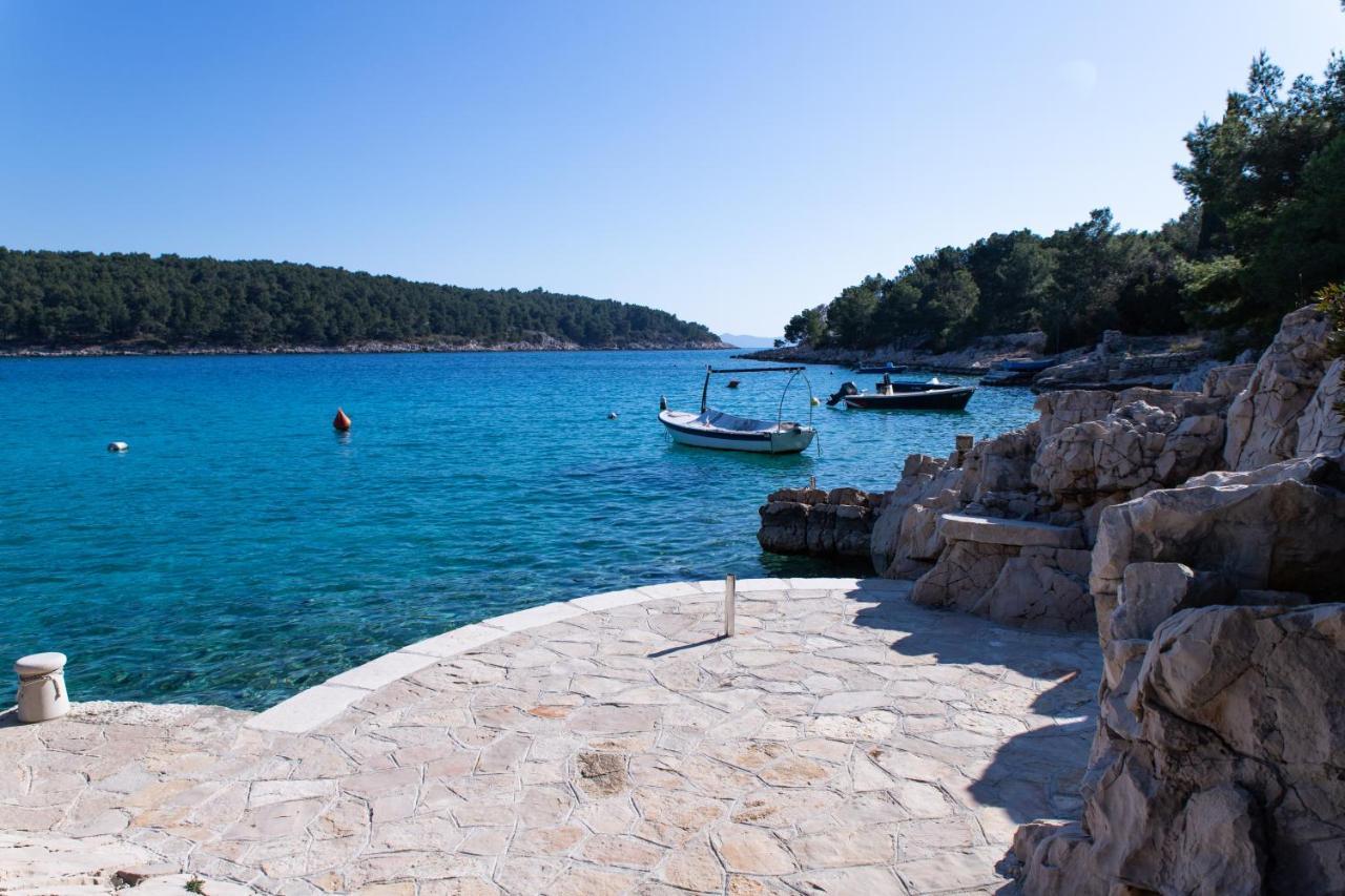 Villa Sun Garden - 4 Star Villa With Heated Swimming Pool, Quiet Bay, Bbq, 50M From The Sea Милна Екстер'єр фото