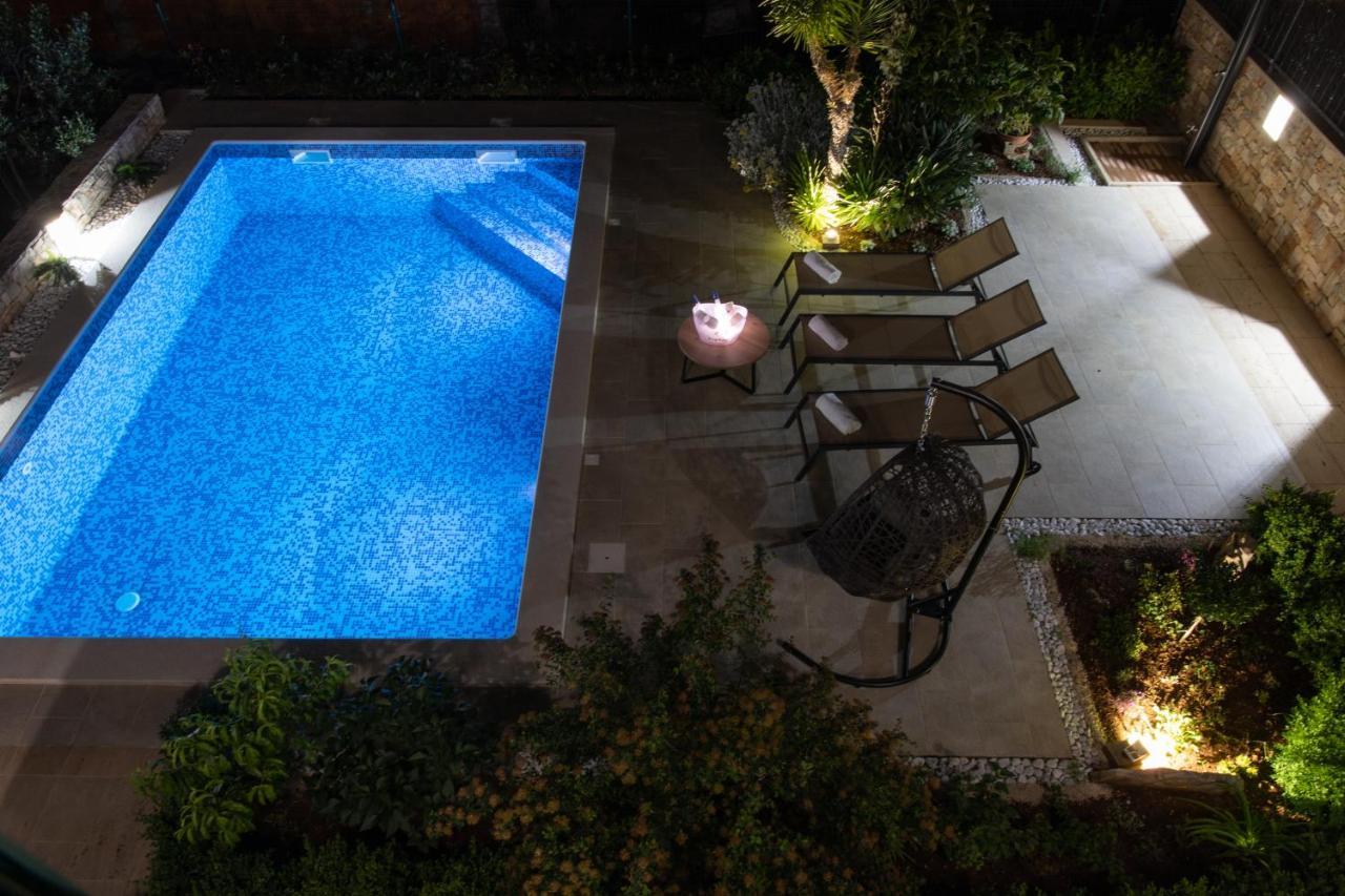 Villa Sun Garden - 4 Star Villa With Heated Swimming Pool, Quiet Bay, Bbq, 50M From The Sea Милна Екстер'єр фото