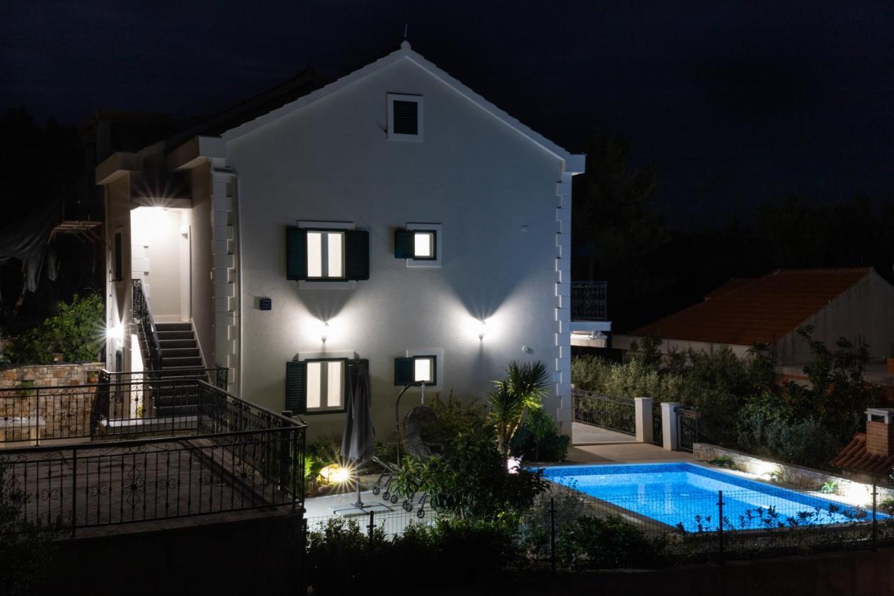 Villa Sun Garden - 4 Star Villa With Heated Swimming Pool, Quiet Bay, Bbq, 50M From The Sea Милна Екстер'єр фото